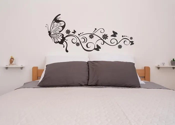 Apartamento Lara - Near The Vrbnik (Primorje-Gorski Kotar)